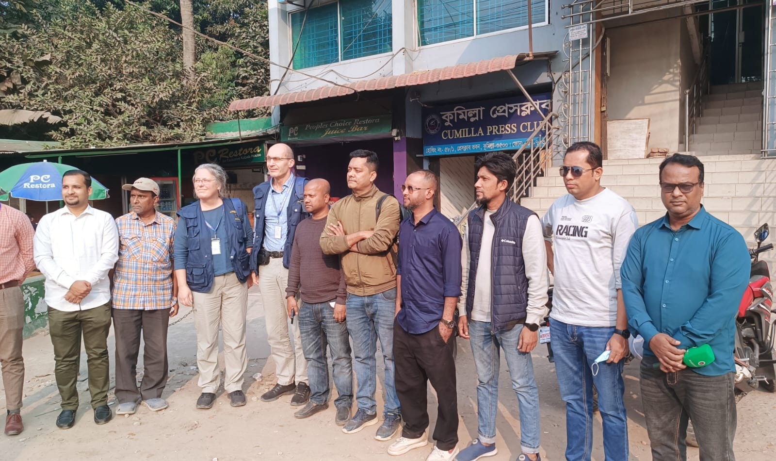 ইউরোপিয়ান ইউনিয়নের প্রতিনিধি দলের সঙ্গে কুমিল্লা প্রেস ক্লাবে  সংবাদ কর্মীদের মত বিনিময়